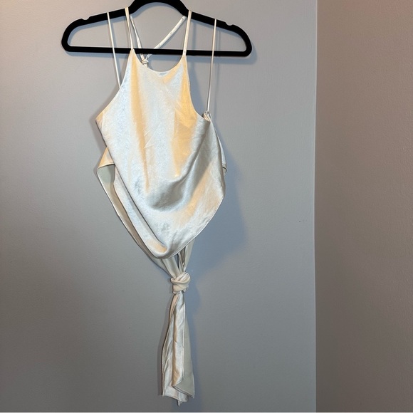 Lush halter top with neck and back tie and wrinkles - Picture 1 of 6